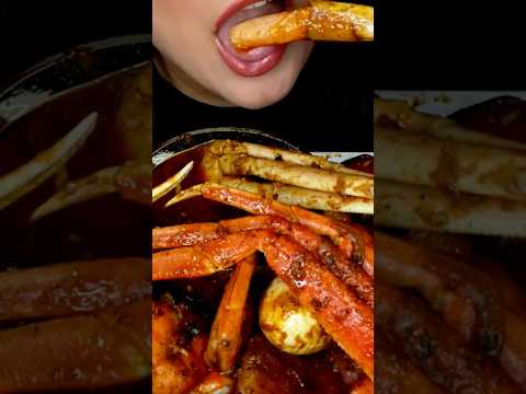 DO YOU HEAR THAT CRACK? 😳#asmr #seafood #food
