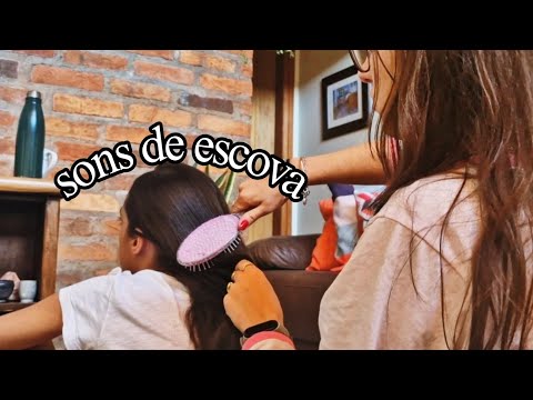 ASMR DESEMBARAÇANDO CABELO