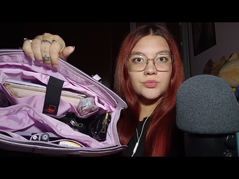 WHAT'S IN MY BAG! Tapping & Scratching on things in my purse 😴💜 | ASMR ITA
