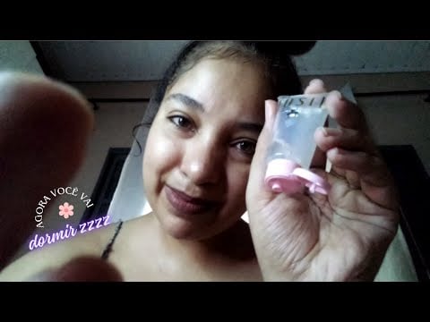 ASMR Melhor Amiga te Ajudando a Dormir Melhor| Conversando + cafuné, escova, spray, óleos e cremes..