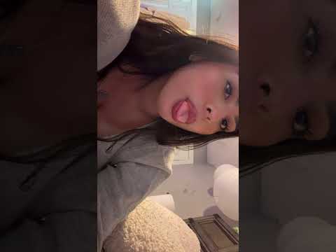 ASMR bubblegum chewing 🫧💗  ( except I can’t blow a bubble for some reason) 😭