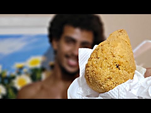 ASMR A COXINHA MAIS BARATA, 1 REAL MANOO 🤪🇧🇷 #mukbang 🥵 #asmr #mouthsounds 👅💦