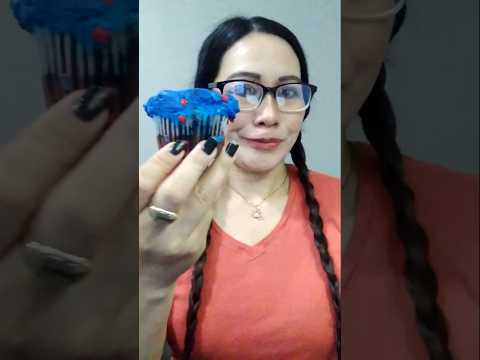 ONE TIME BITE DARK BLUE CUP CAKE #everyone #mukbang #shortsfeed #challenge #bigmouth #viral