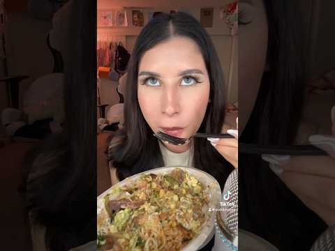 Extra guac 🤤 #chipotle #asmr #foodie #mukbang #burrito #guacamole #viralshorts