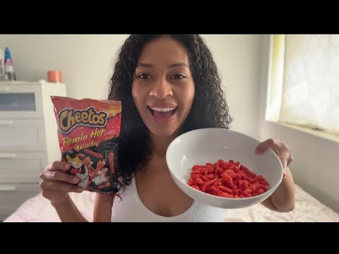 asmr español - comiendo flamin Hot cheetos y hablando (life update)