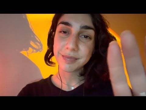 ASMR Se ti senti agitat* guarda questo video 😴 (whispering, hands movements, humming, cat purring)
