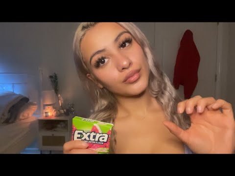 Gum chewing and scratching ASMR👅