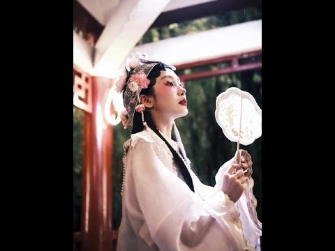 "KC Daily" completes Chinese opera makeup with friend