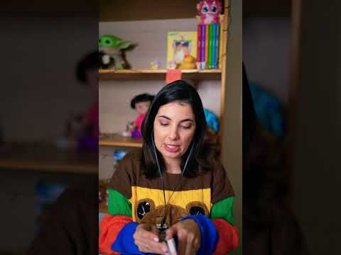 Garota que senta atrás de você na escola é obcecada por você - #asmr #shorts