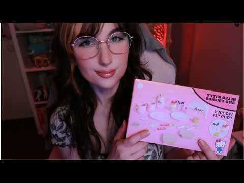 asmr sussurrando e mostrando um conjunto de chá da hello kitty and friends 💖