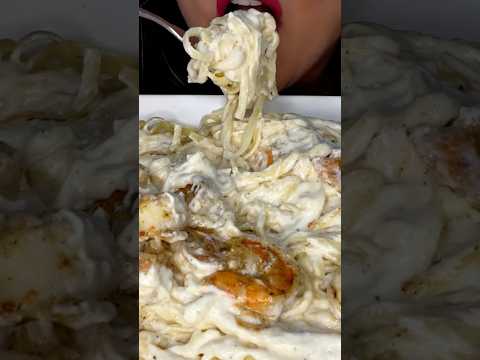 Fettuccine Alfredo Pasta Big Bite #asmr #pasta #alfredo #foodie #eat #mukbang