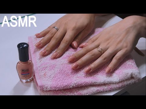 ASMR FAZENDO MINHAS UNHAS E MASCANDO CHICLETE 💅🏻 COM SOM DE CHUVA 🌧