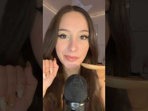 Rien de tel que des paillettes comme repas ✨🥄 #asmr #spoontriggerasmrb#asmrfrançais #mouthsounds