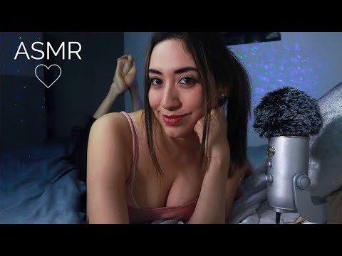 ASMR en CAMA 👄Mouth Sounds, Lectura susurrada y mucho AMOR 🫶🏻 para dormir esta NOCHE 🌙