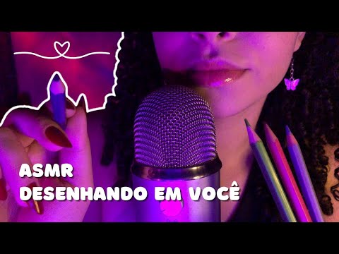 ASMR| desenhando no seu rosto 🖍️👀✨ (mouth sounds)