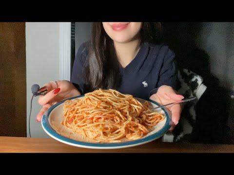 12 DAYS OF ASMR DAY 3🎄/ BIG BITES/ SPAGHETTI WITH MARINARA SAUCE🍝