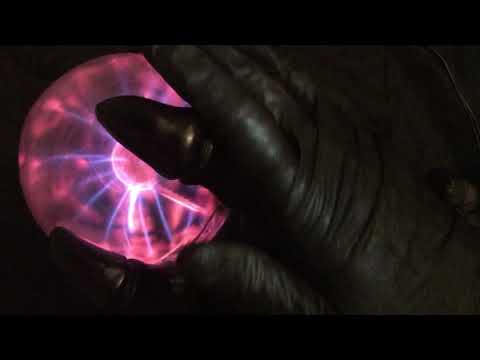 LATEX GLOVES 👋👄 HYPNOTIC➰  VEG OUT ❤  Relaxing Whispers  in Dutch  with Lightning Lamp🎧  [[ASMR]]