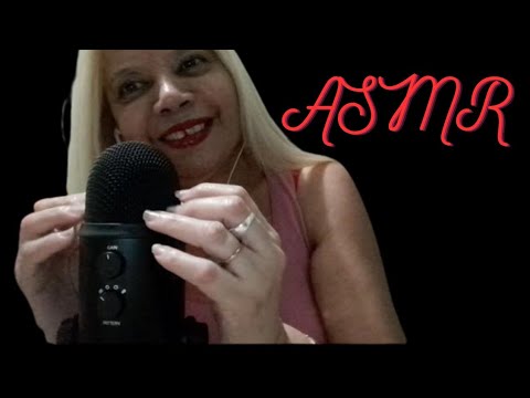 ASMR : Sons de boca e pincel na tela.