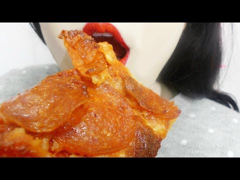 ASMR Eating Pepperoni Pizza!🍕🍕