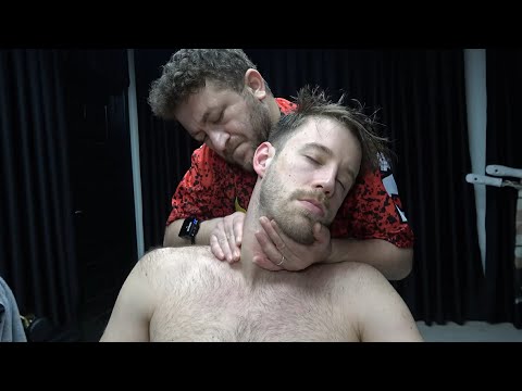 THIS BARBER MASSAGE IS UNIQUE 💈CRACKS💈HAIR - BEARD SHAVE💈EAR BURN & WAX💈 ASMR MASSAGE FOR DEEP SLEEP