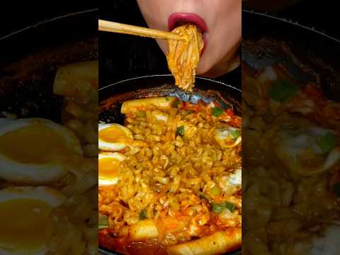 BULDAK RAMEN AND ENOKI MUSHROOMS #asmr #buldak #enoki #food #eating #mukbang #eatingshow