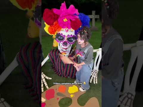 Pov: la duendecilla ayuda a su amiga #asmr #humor #halloween #mexico #fridakhalo