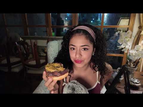 ASMR / SONIDOS CON LA BOCA (comiendo una dona de chocolate de DUBAI)