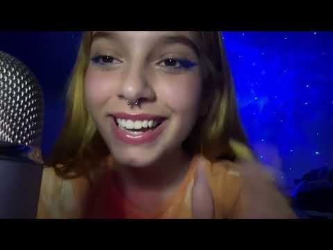 ASMR SUSURRANDO POESÍA EN INGLÉS| TRIGGERS VISUALES | SOFIWI