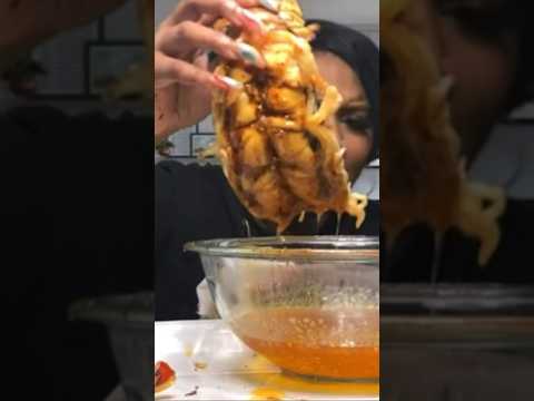 How many ounces is this lobster??? #asmr #mukbang #asmrsounds #eatingshow