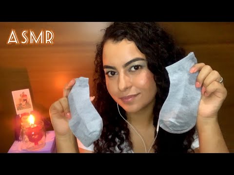 ASMR CUIDANDO DE VOCÊ COM FRIO 🥶 ( COM SOM DE CHUVA)