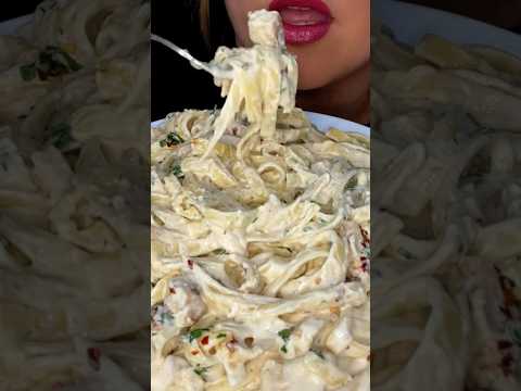 Creamy Chicken Alfredo #shorts #asmr #mukbang #pasta