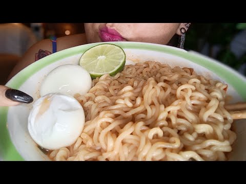 ASMR comiendo sopa coreana con huevo 🥚🥚 