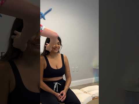 She felt so Much Relief from these Amazing Bodily CRUNCHES #shorts #chiropractor #asmr #knots