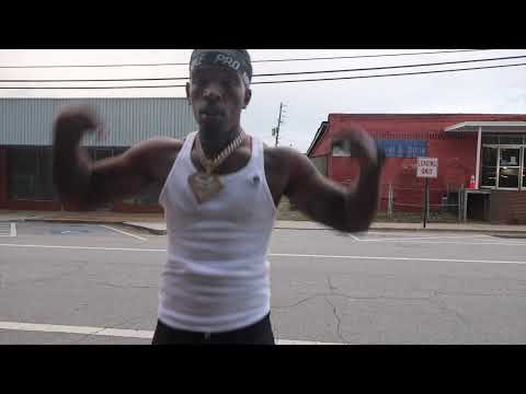 Richdanfamous caught shooting a music video in Public!