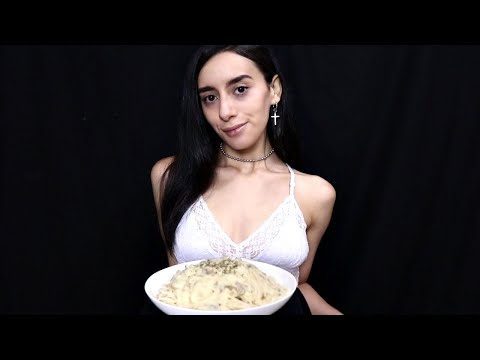 ASMR - COMIENDO PASTA CON SALSA ALFREDO