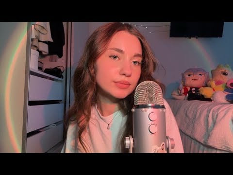 ASMR Gum and Cupped Whisper Ramble 🫧l (mic gripping, nail tapping)