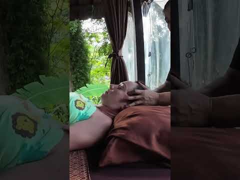 Tailandesa me masajea la cabeza 💆🏼‍♀️🇹🇭✨ #asmr #relax #masajethai #massage #shortvideo #short