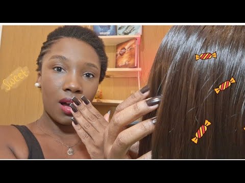 ASMR / TIRANDO DOCES DO CABELO DA AMIGA NA SALA DE AULA (roleplay caseirinho)