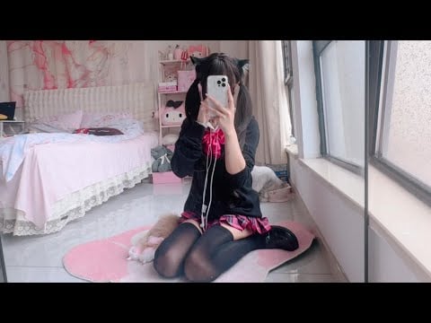 Cute Girl Whisper ASMR | Ear Massage + Mic Tapping + Mouth Sounds