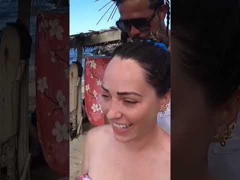 Masajista estira y relaja mi cuello en la playa | #Venezuela #short #masaje | Neck stretching