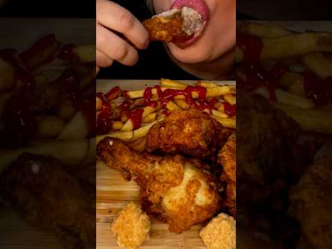 KFC Chicken & Gravy #shorts #asmr #asmreating #kfc