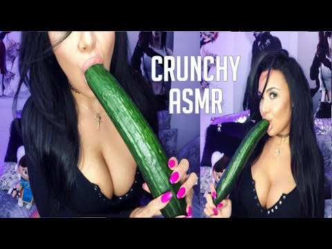 ASMR // CUCUMBER EATING SOUNDS 👅 BIG CRUNCH 👅 INTENSE