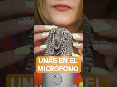 UNAS EN EL MICRÓFONO