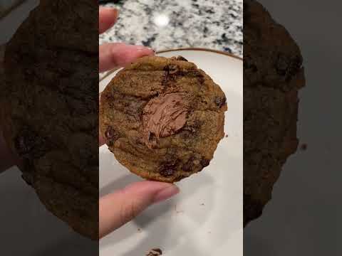 No mic still.. #asmrsounds #cookies #mukbang #asmr #talkingasmr #eatingsounds