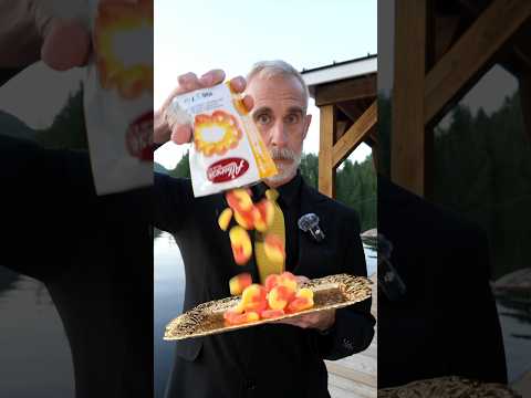 Rich guy tries cheap supermarket candy, part 27: Peach Rings from Albanese and Cottage Country