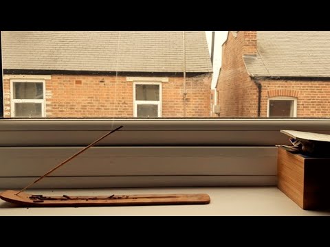 Lo-fi ASMR mini - tapping & scratching around my window sill