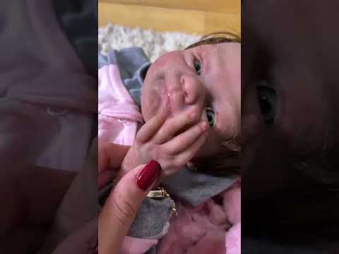 Detalhes da bebê reborn, boneca realista - ASMR #shorts