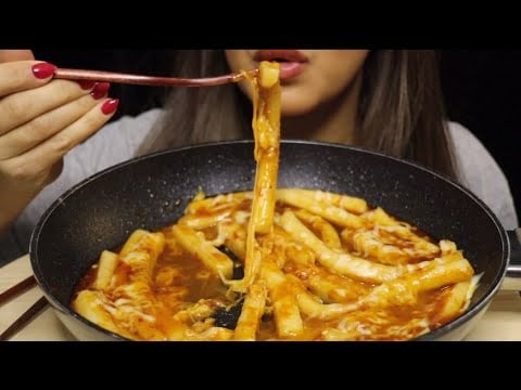 ASMR KOREAN RICECAKE TTEOKBOKKI TOPOKKI REALLY CHEESY CHEWY MUKBANG #asmr #mukbang #tteokbokki #food