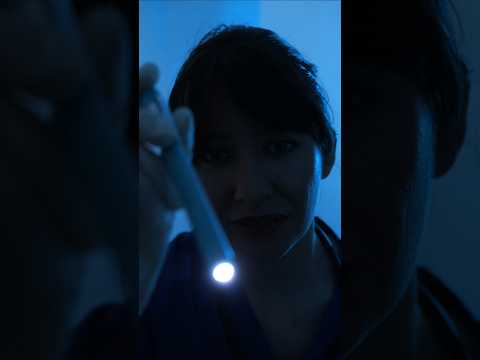 ASMR Médecin • Suis la lumière dans le noir 🔦