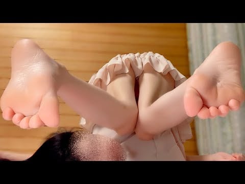 ASMR裸足耳かき💕足裏オイルずぽずぽマッサージ👐🏻💓タッピング、スクラッチング、睡眠導入😴foot oilmassage,earpick,tapping,scratching,for sleep